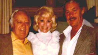 Illustration for article titled Jerry Buss, Surrounded By Boobs: A Tribute To The Greatest NBA Owner Ever